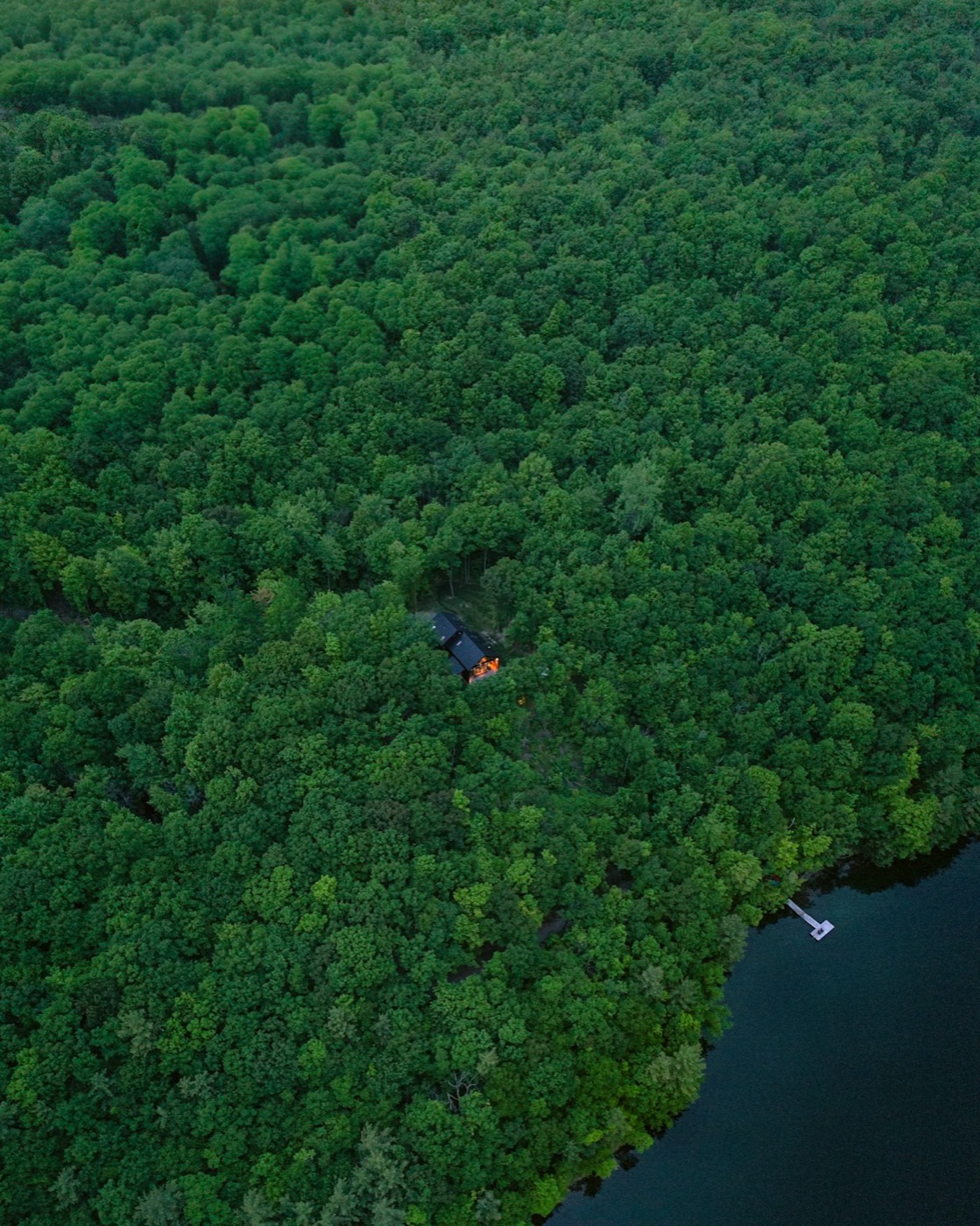 Black Oak Lodge cozy living space with natural materials